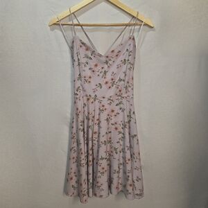 Fit & Flare Mini Summer Dress Size M Cute Floral Print Sundress V Neck